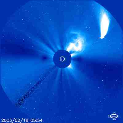 ニート彗星とCME：SOHO/LASCO (ESA & NASA)