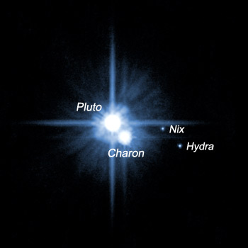 ̽Ȥα[NASA, ESA, H. Weaver(JHU/APL), A. Stern(SwRI), and the HST Pluto Companion Search Team]
