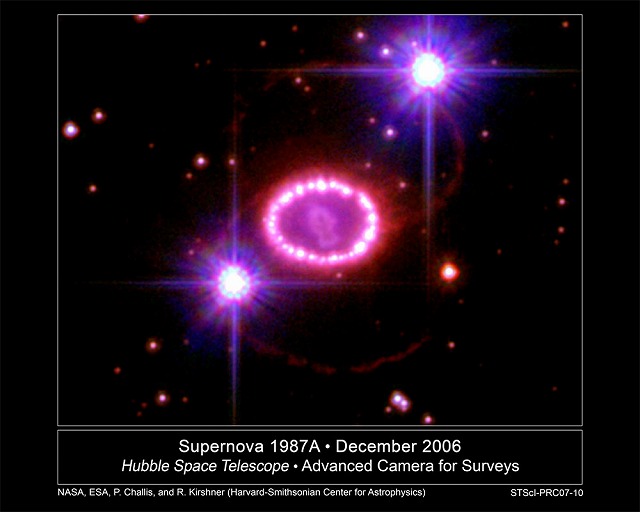  ĶAθߤλ[NASA, ESA, P. Challis and R. Kirshner (Harvard-Smithsonian Center for Astrophysics)]