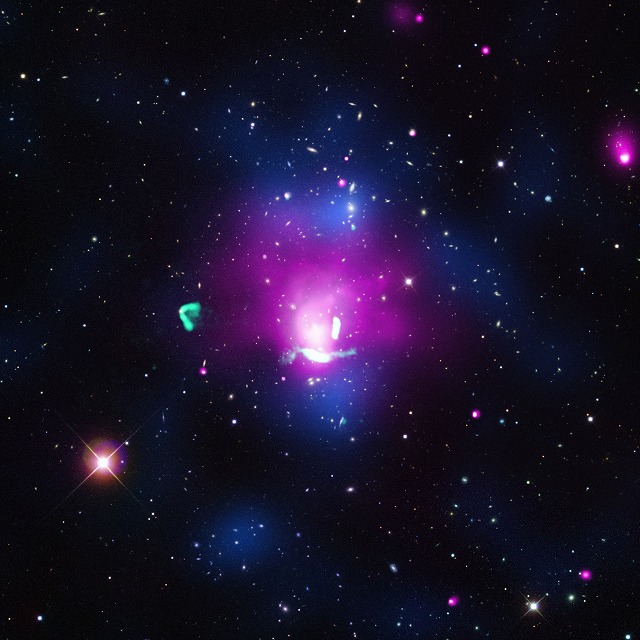 Abell1033¿Ĺ[X-ray: NASA/CXC/Univ of Hamburg/F. de Gasperin et al; Optical: SDSS; Radio: NRAO/VLA]